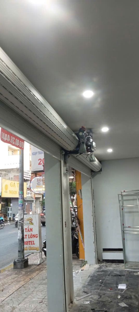 Cửa cuốn cho shop 2