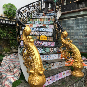 Cầu thang sắt cong