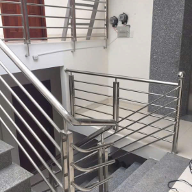 Cầu thang Inox  nhiều tầng 